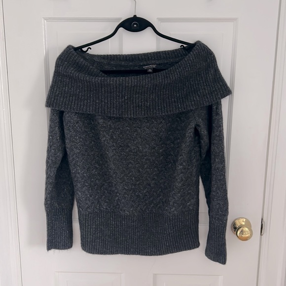 Luxurious Banana Republic Sweater - Picture 2 of 3